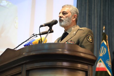 با حضور فرمانده کل ارتش؛مراسم گرامیداشت روز پزشک برگزار شد